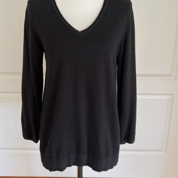 J Jill black v neck soft knit in cotton blend - Picture 2 of 7